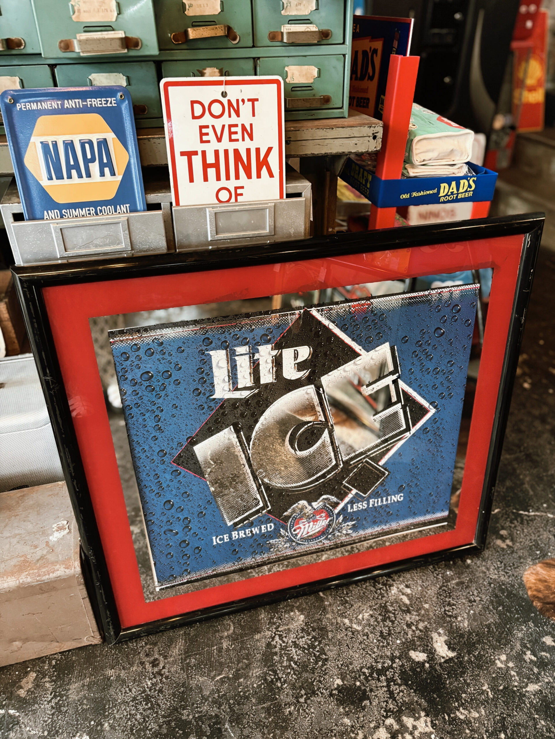 愛品館八千代店】アメリカンヴィンテージ パブミラー Miller Lite【愛